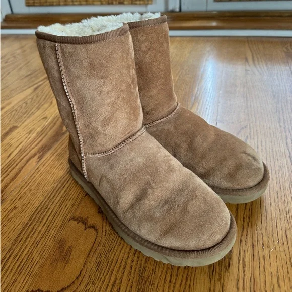 UGG Boots - Picture 1 of 6
